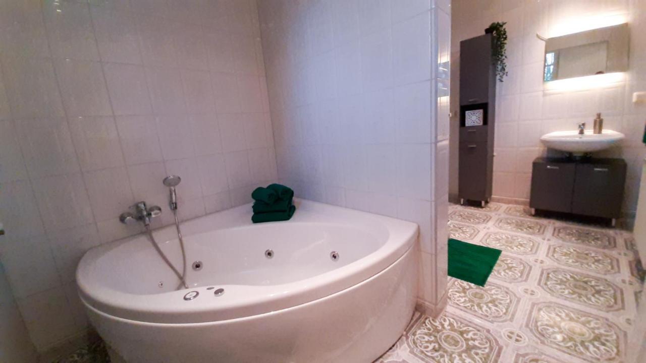 Ferienwohnung Pasewalk, 110 Qm Mit Geschirrspueler Papendorf  エクステリア 写真